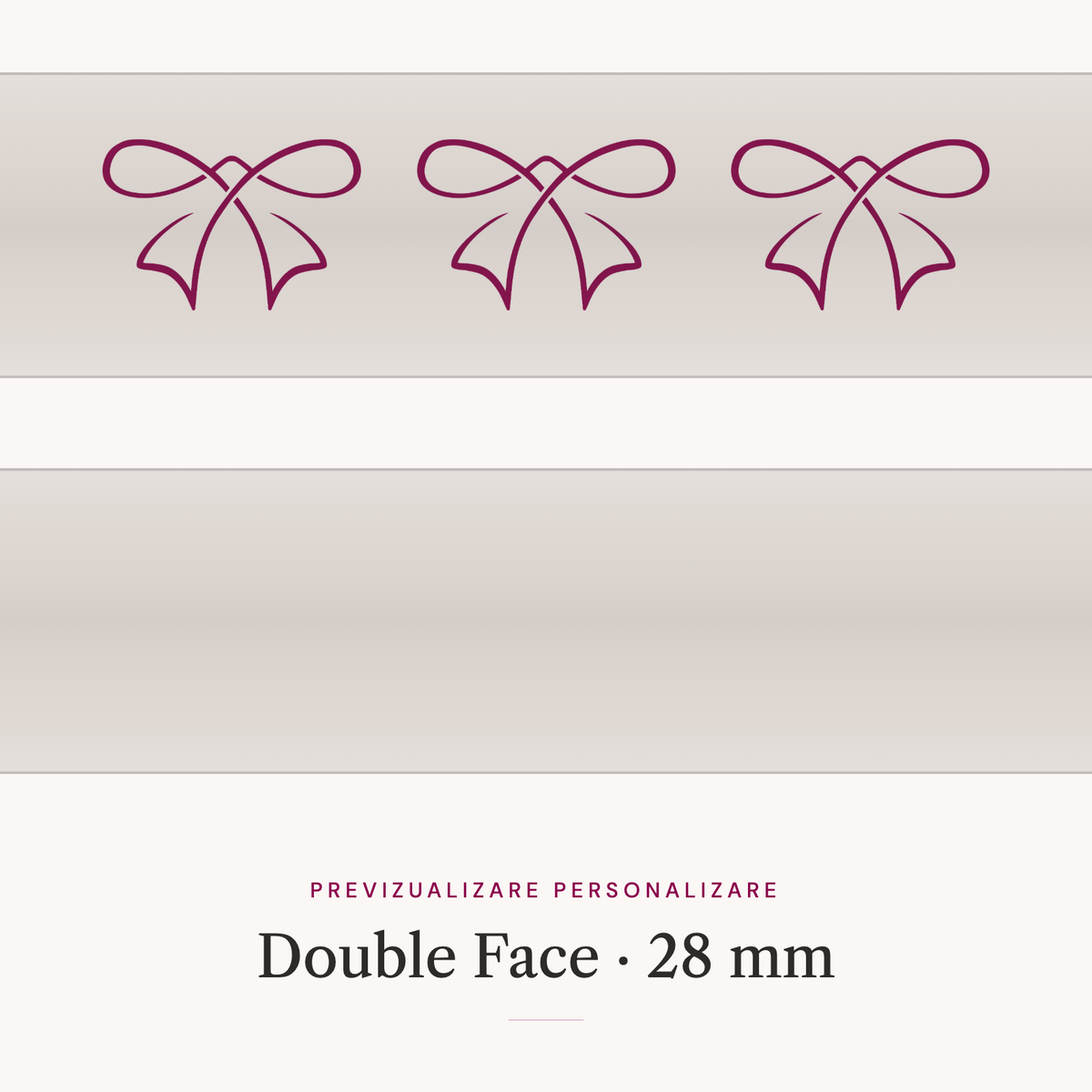 Panglică satinată Double Face 28 mm — previzualizare a personalizării, cu simbolul Ribonia imprimat pe panglică