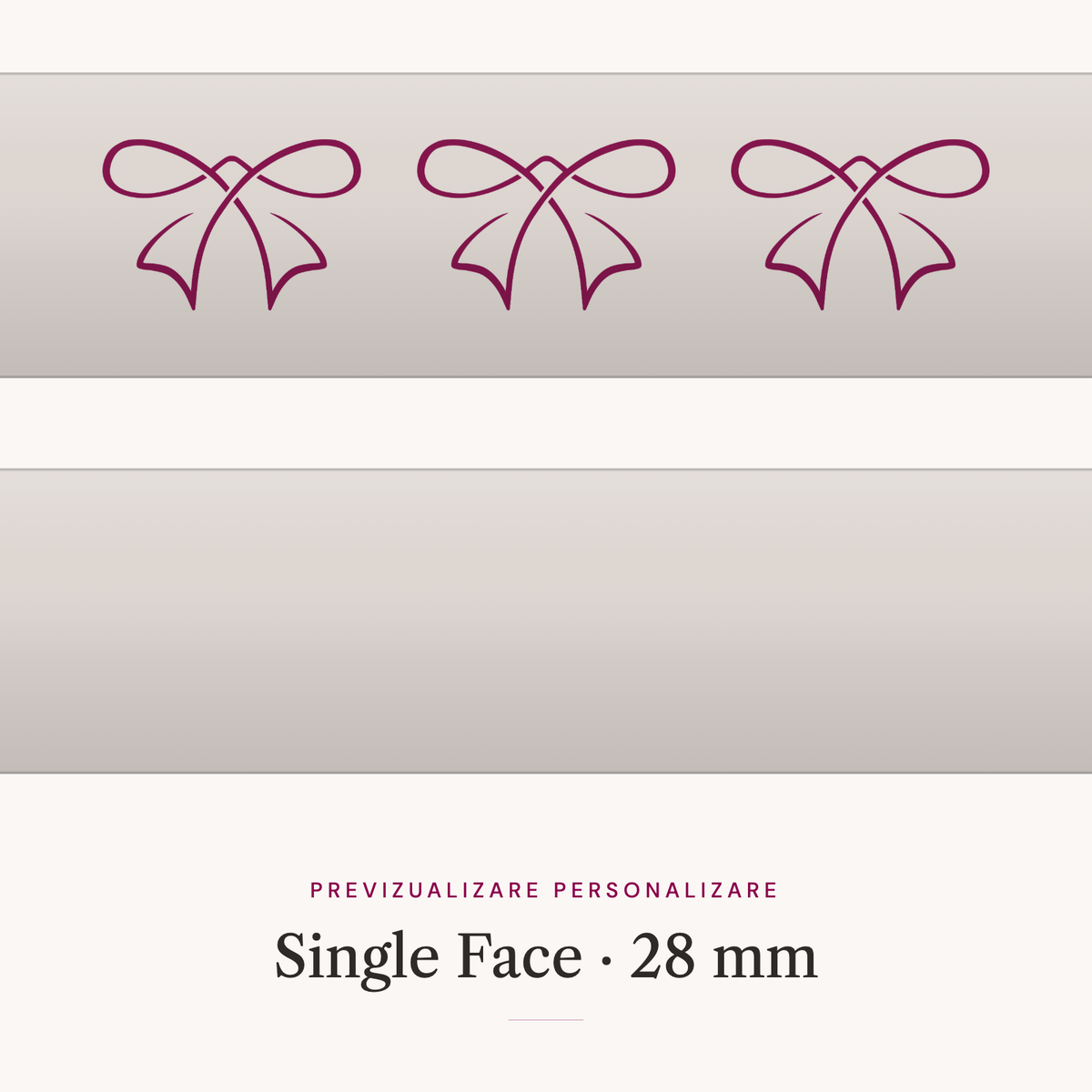 Panglică satinată Single Face 28 mm — previzualizare a personalizării, cu simbolul Ribonia imprimat pe panglică